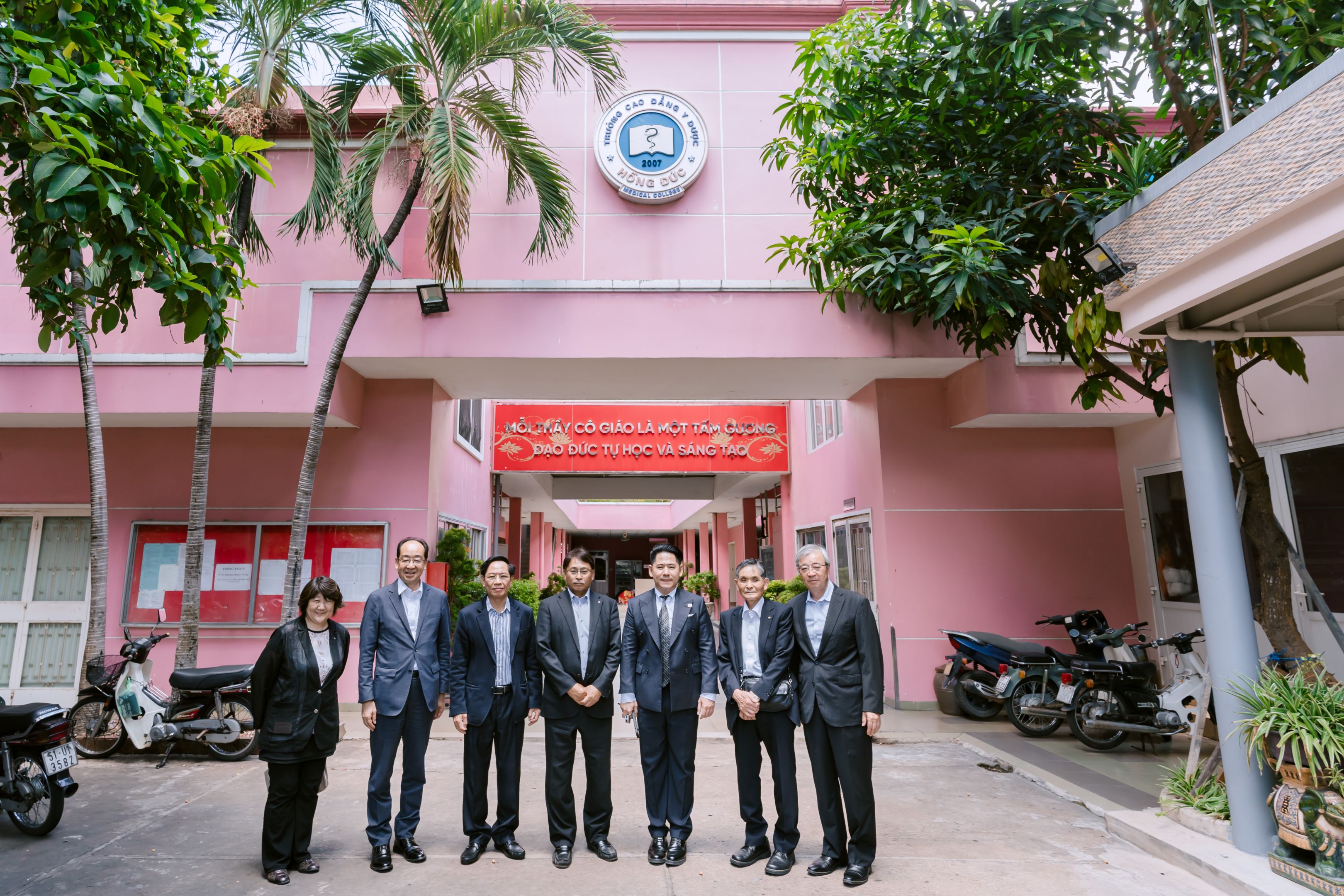 THE JAPANESE CHAMBER OF COMMERCE AND INDUSTRY NOSHIRO (JCCI) & ONEHEALTH FOUNDATION (OHF) VISIT HONG DUC MEDICAL SCHOOL