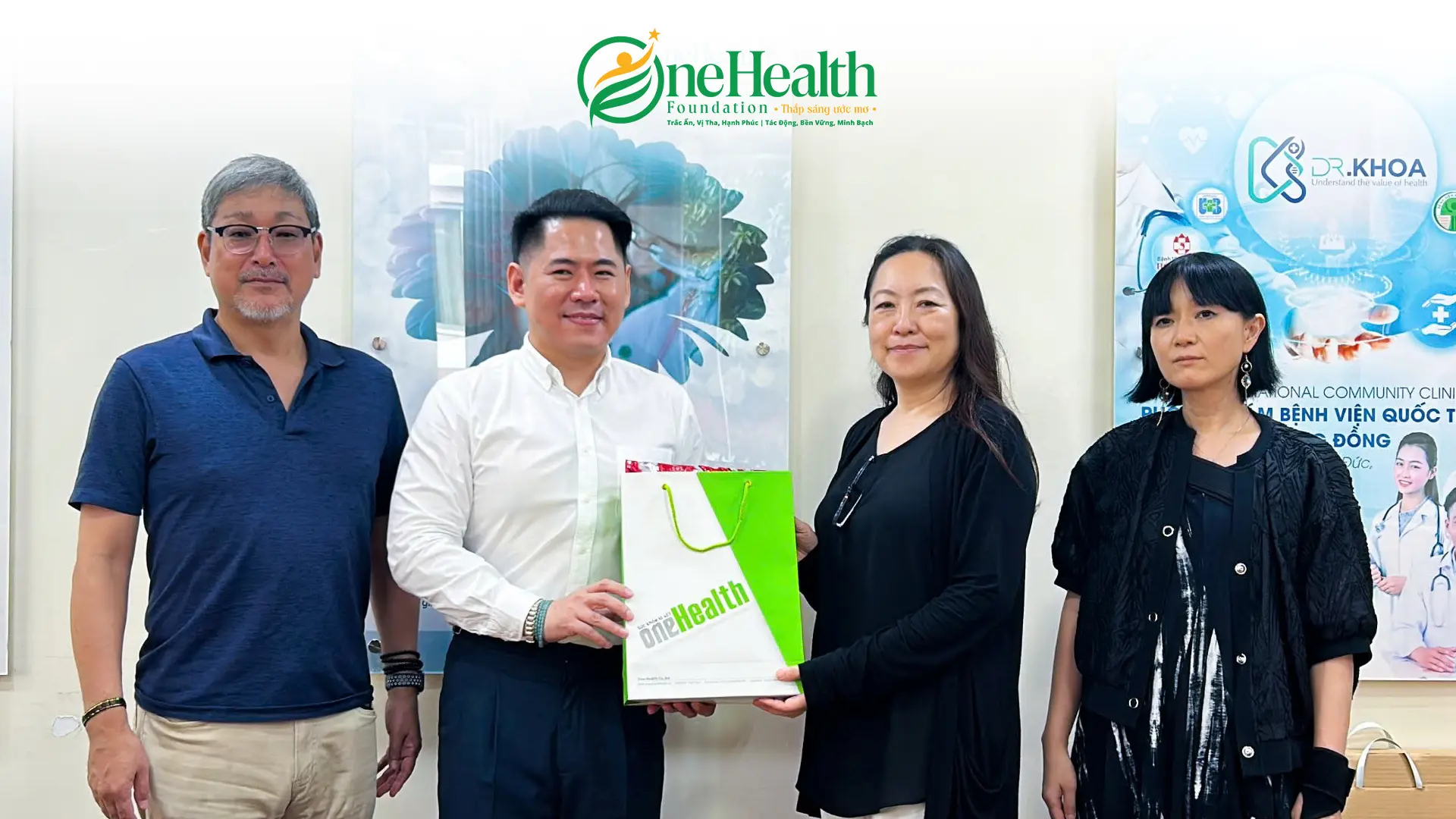 OneHealth Foundation Hợp Tác Với Đối Tác Nhật Bản: Mang Quần Áo Chất Lượng Đến Bệnh Nhân Bệnh Viện Hồng Đức